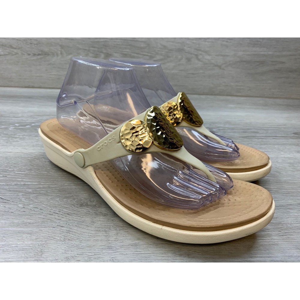 Crocs Sanrah Hammered Circle Wedge Sandals Cream Gold Women's 11 Flip Flops